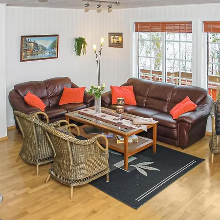 4 Bedroom Cozy In * Hundeidvik