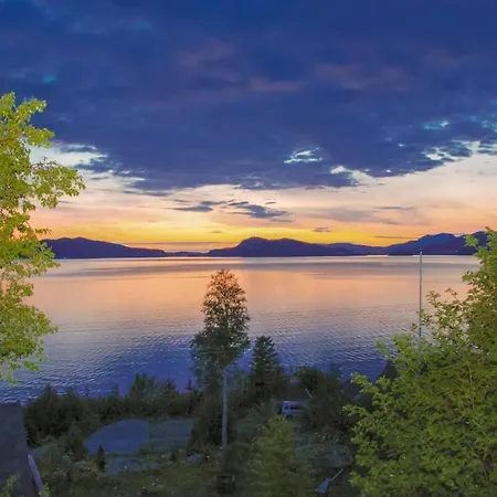 4 Bedroom Beautiful In Vakantiehuis *