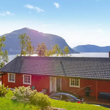 Сasa de vacaciones 4 Bedroom Cozy In