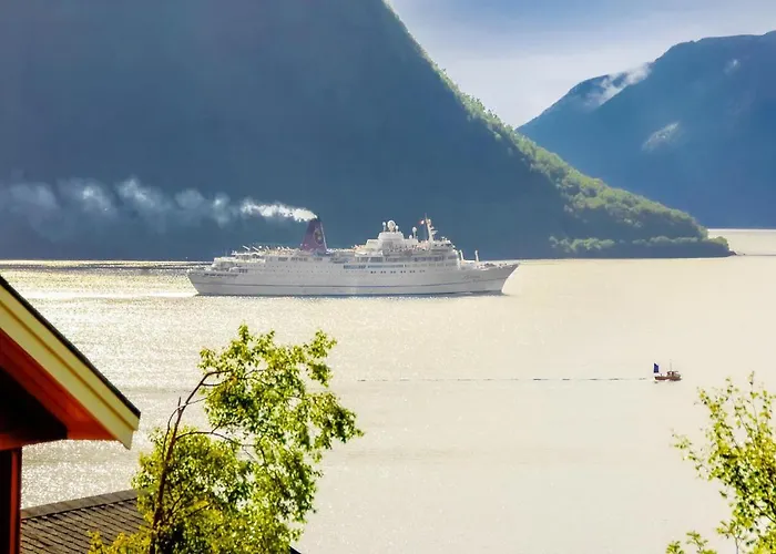 4 Bedroom Beautiful In * Hundeidvik